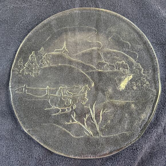 13 Inch Crystal Party Plate by L.E. Smith Winter Christmas Sleigh Ride - Picture 3 of 4